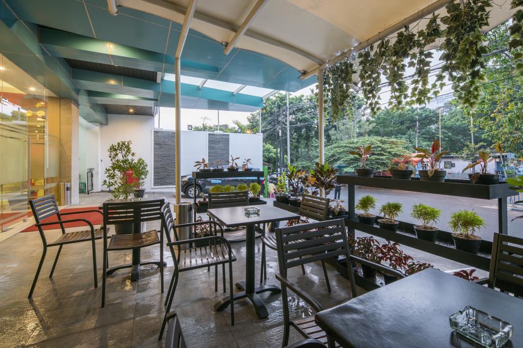 Hotel 88 Grogol Jakarta By Wh Dış mekan fotoğraf